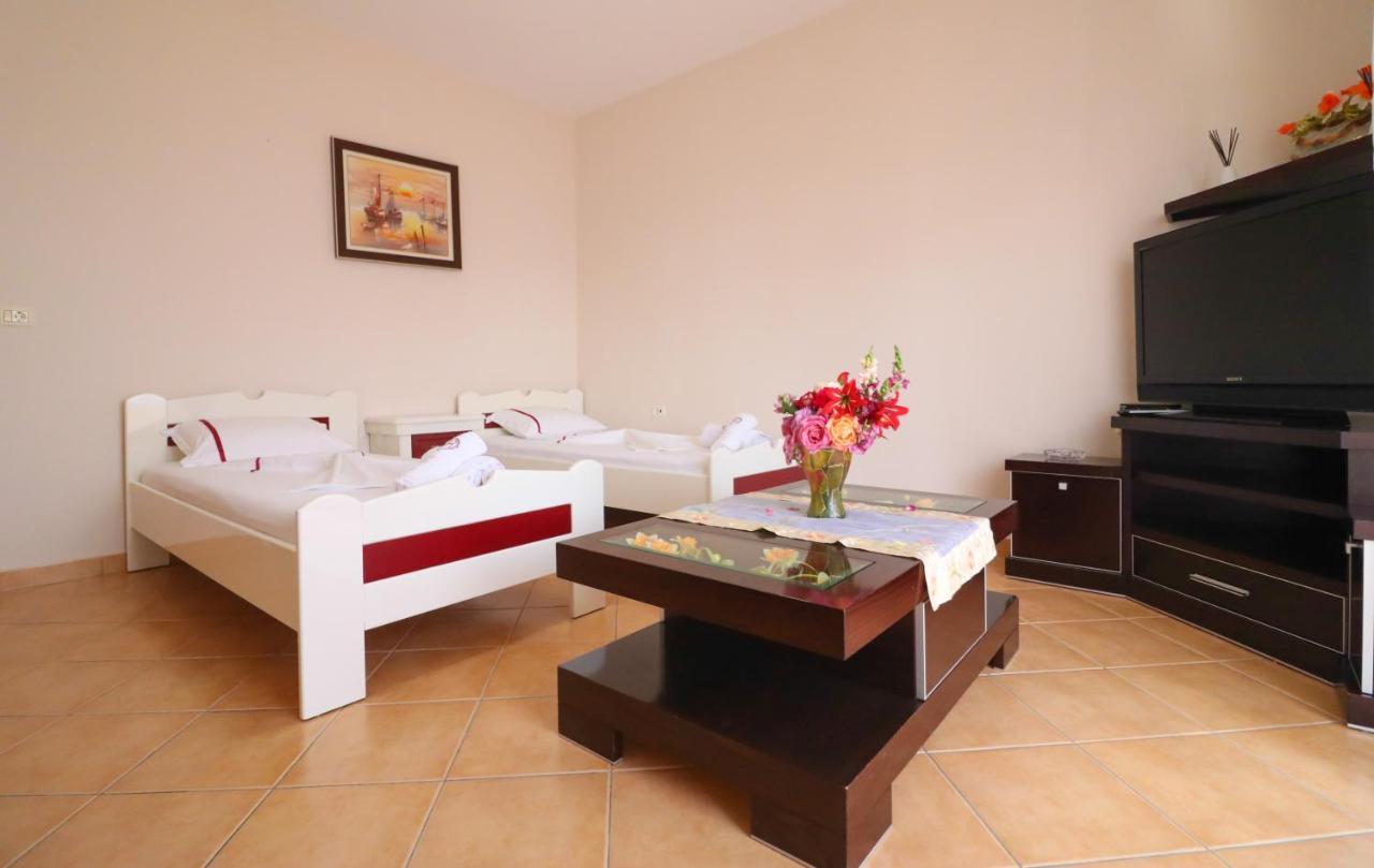 Apartments Vila Roboci Саранде Екстериор снимка